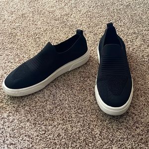 Univeral thread slip on sneaker.